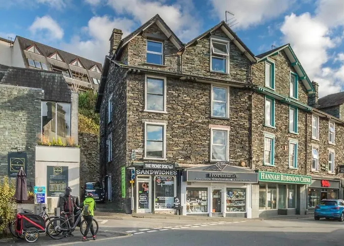 Best Location Close To Everything, Modern, Dog Friendly, Amazing Views!
