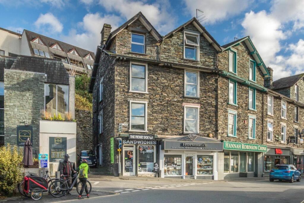 Location Close To Everything, Modern, Dog Friendly, Amazing Views! *
